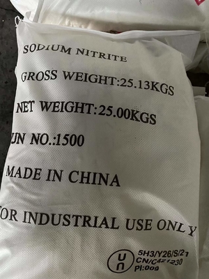 Protector blanco del color de la pureza del nitrito de sodio del polvo NaNO2 98,5% para los productos de carne