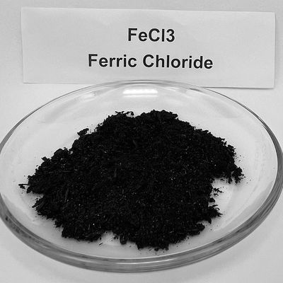 Polvo cristalino del negro del cloruro férrico FeCL3 de CAS 7705-08-0