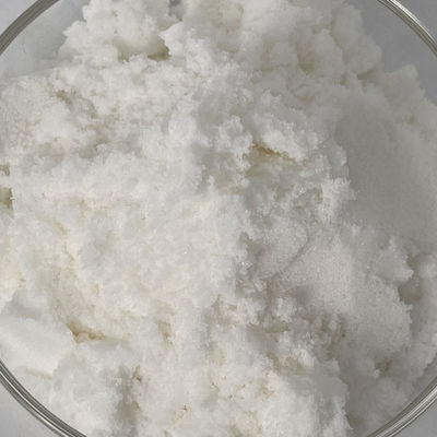 Cristales blancos o amarillos claros del nitrito de sodio de la pureza NaNO2 de ISO9001 el 99%