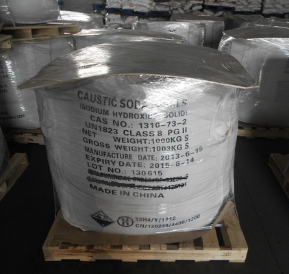 La soda cáustica gotea las plataformas del NaOH el 99% 1000kg/Bag 20tons/20GP Withou del hidróxido de sodio