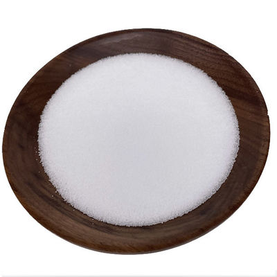 Cloruro de sodio NaCl, sal refinada de grado industrial en forma de grano blanco