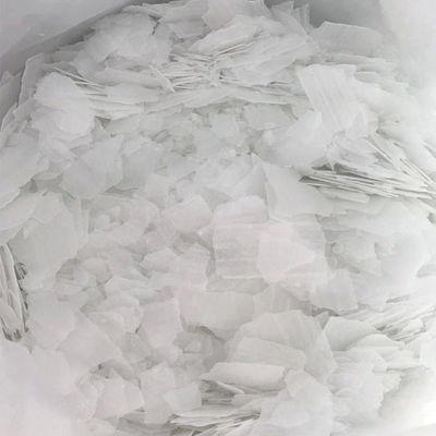 El hidróxido de sodio detergente del grado forma escamas ℃ del punto de fusión 318,4 de la soda cáustica